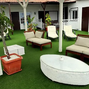 villa-las-flores-adeje.adeje-hotels.com/